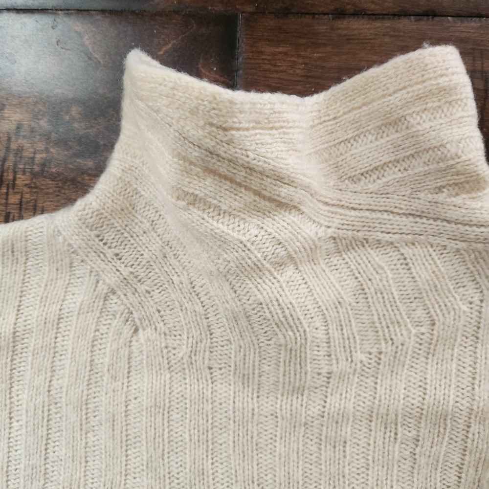 Vince Women's Beige Wool/Cashmere Blend Luxury Turtleneck Sweater Size: XXS cozy - Picture 10 of 14